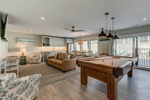 TV, fireplace, video games - Happy As a Clam  | 230 ft to the beach | Private Pool, Hot Tub, Dog Friendly (Virginia Beach)