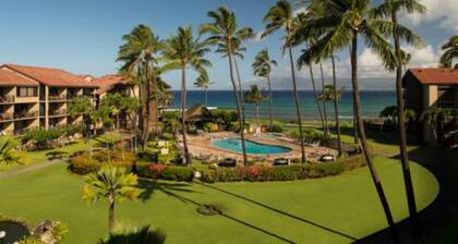 Relaxing haven on 13 oceanfront acres of lush tropical landscaping,/