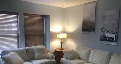 COMFORTABLE CONDO LOCATED CLOSE TO DOWNTOWN AND EASY ACCESS TO I-25