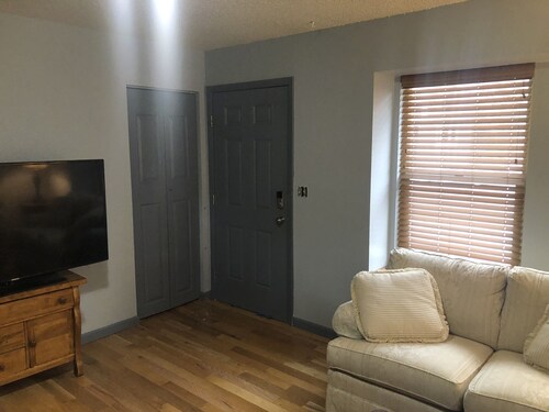 COMFORTABLE CONDO LOCATED CLOSE TO DOWNTOWN AND EASY ACCESS TO I-25