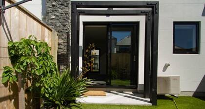 1 Bedroom Gem with Hagley Park at your Doorstep