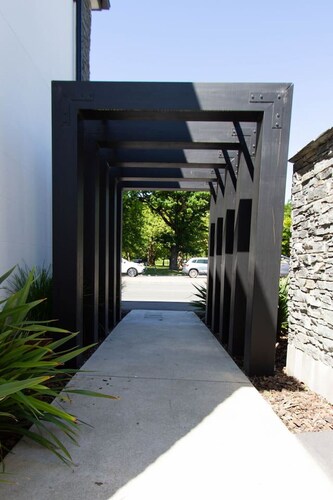 1 Bedroom Gem with Hagley Park at your Doorstep