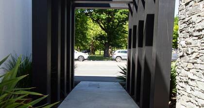 1 Bedroom Gem with Hagley Park at your Doorstep