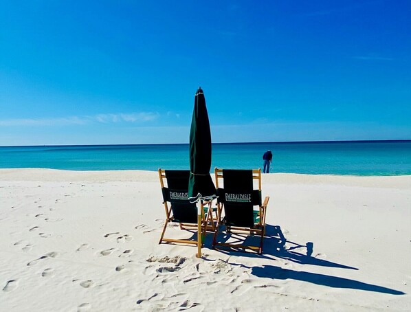 On the beach, sun loungers, beach towels - LUXURY BEACH FRONT CONDO-Panoramic view from 17th floor-FRONT ROW BEACH SERVICE  (Panama City Beach)