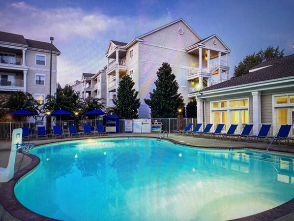 Indoor pool, outdoor pool - Music City Getaway (Nashville)