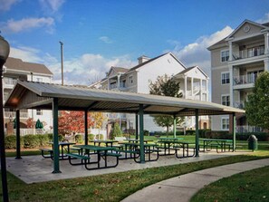 Outdoor dining - Music City Getaway (Nashville)