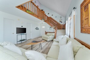 TV, video games, foosball, books - 7557-Turtle's Pace, | Canalfront | Hatteras Colony | Avon | Sleeps 6 (Avon)