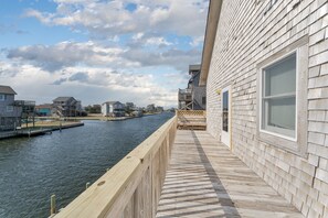Terrace/patio - 7557-Turtle's Pace, | Canalfront | Hatteras Colony | Avon | Sleeps 6 (Avon)