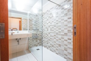 Shower, towels