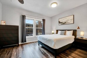 Desk, iron/ironing board, WiFi, bed sheets