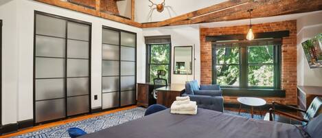 8 Schlafzimmer, Schreibtisch, BĂŒgeleisen/BĂŒgelbrett, WLAN