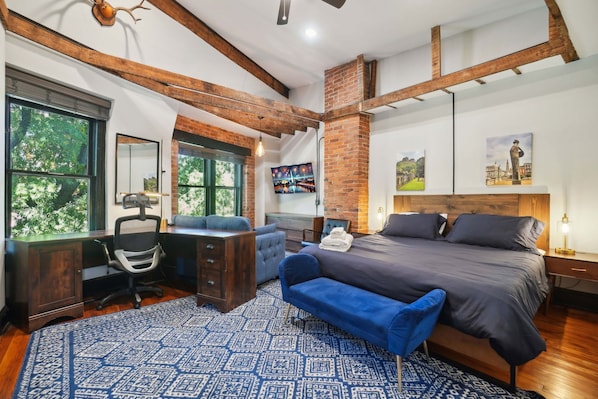 8 bedrooms, desk, iron/ironing board, WiFi