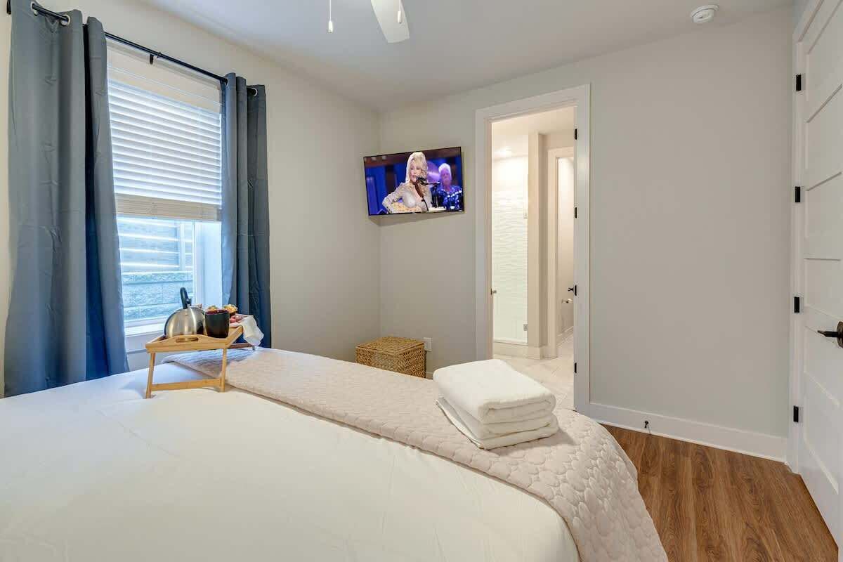2 bedrooms, iron/ironing board, travel cot, free WiFi