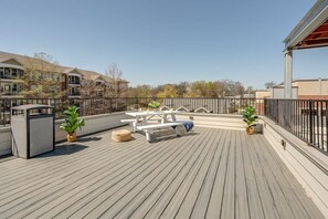 Outdoor dining - Mesmerize Melrose-Mins to Broadway-Private Rooftop (Nashville)