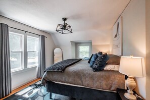 3 bedrooms, desk, free WiFi, bed sheets