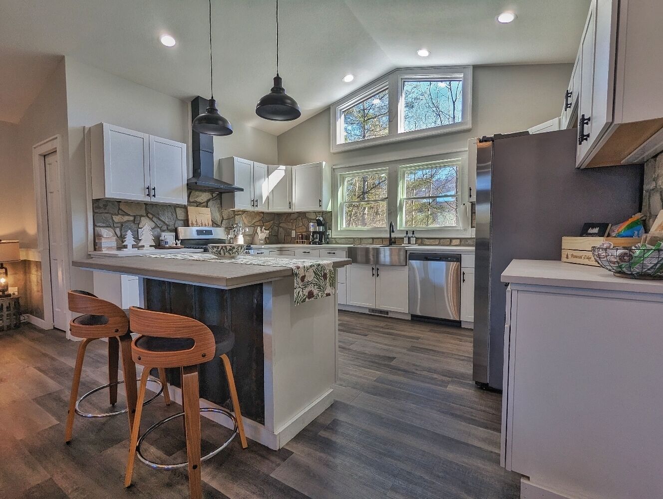 ثلاجة، ميكروويف، فرن، موقد طهي مسطح