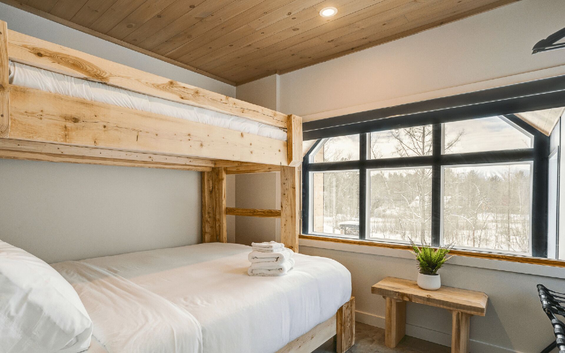 6 bedrooms, bed sheets
