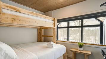 6 bedrooms, bed sheets