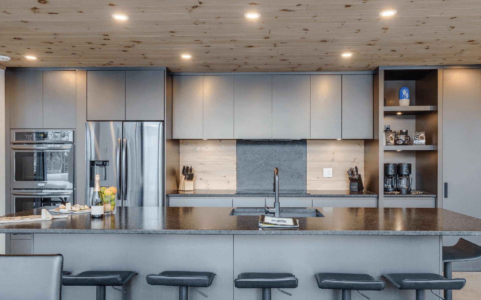 冰箱、微波炉、烤箱、炉灶