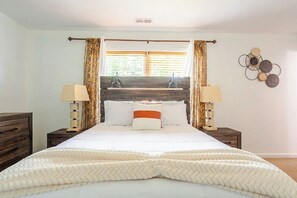 3 makuuhuonetta, silitysrauta/-lauta, ilmainen Wi-Fi, vuodevaatteet