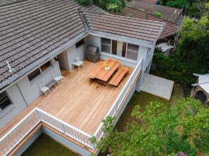 Outdoor dining - Valley Haus: Pet & family friendly home, Mollymook (Mollymook Beach)