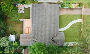 Exterior - Valley Haus: Pet & family friendly home, Mollymook (Mollymook Beach)