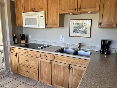 Comfy 1 bedroom steps to white sand beach