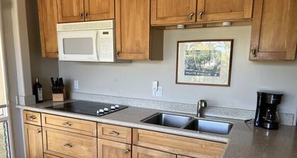 Comfy 1 bedroom steps to white sand beach