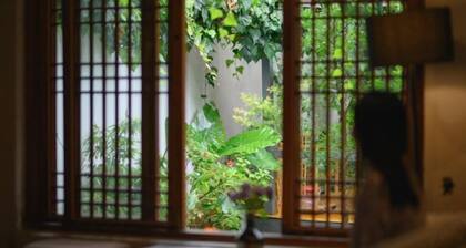 Xiangmo Youth Hostel