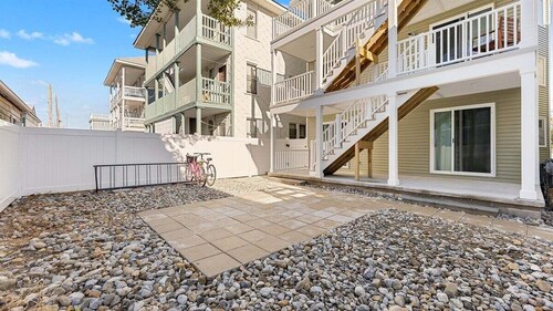 Newly Renovated Beach Block Condo!