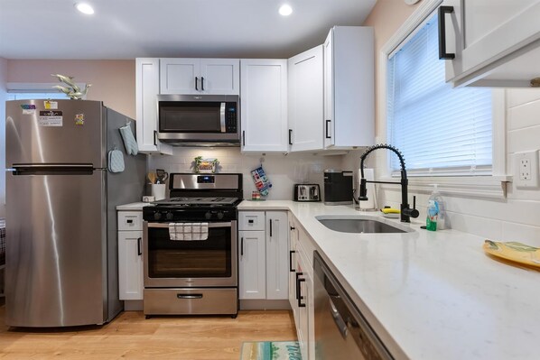 Fridge, oven, dishwasher, coffee/tea maker