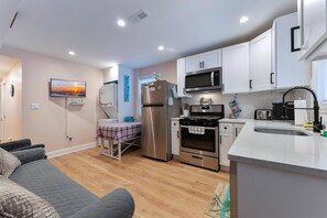 Fridge, oven, dishwasher, coffee/tea maker