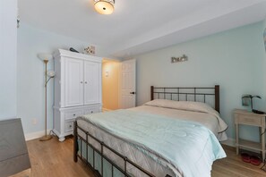 2 bedrooms, iron/ironing board, free WiFi