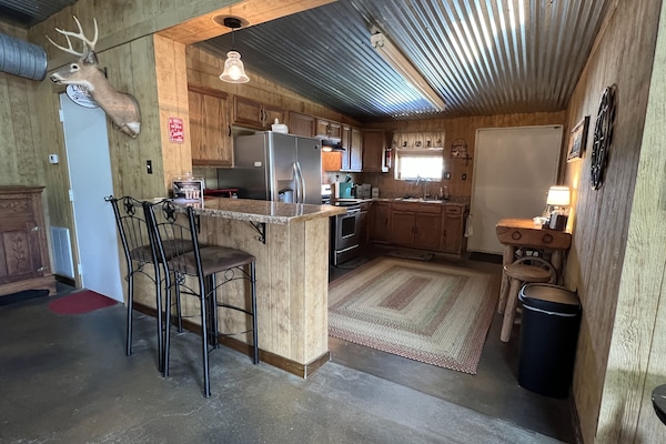 Køleskab, mikrobølgeovn, ovn, kogeplade