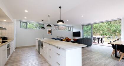 Serenity HG4A: Brand New Town House with absolute NP frontage and superb views