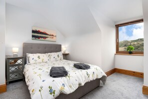 5 habitaciones, tabla de planchar con plancha, wifi y ropa de cama 