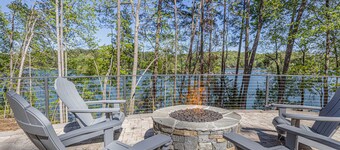 Gorgeous, newly built home with plenty of indoor and outdoor space!