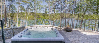 Gorgeous, newly built home with plenty of indoor and outdoor space!