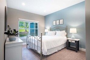 6 bedrooms, iron/ironing board, WiFi, bed sheets