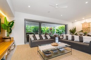 Living area - Kaylani 2 (Byron Bay)