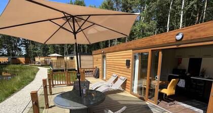 Oak Boutique Lodge includes hot tub, air con & dog