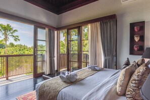 3 bedrooms, WiFi, bed sheets - Absolute luxury in the hills above Lovina, north Bali (Kayuputih)