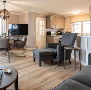 TV, stereo - Achter Dünem, Whg. 4 - Strandnahe 3-zimmer Ferienwohnung auf 70 m² Wohnfläche, für bis zu 4 Personen (Wenningstedt-Braderup (Sylt))