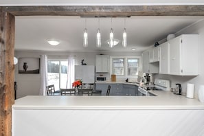 雪櫃、微波爐、焗爐、爐具