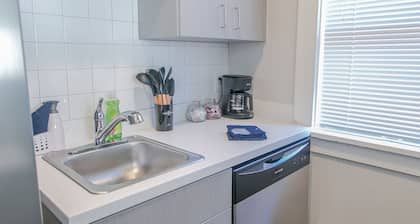 Cozy Retreat near State Capitol, OU Med, Bricktown, Downtown