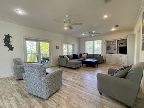 TV, streaming services - Discount Summer, Bay-view, dog-friendly, outdoor pool, elevator, decks, dock access & W/D (St. George Island)