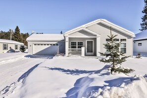 Exterior - Conveniently-located, dog-friendly home with a patio, central AC, & washer/dryer (Eagle River)