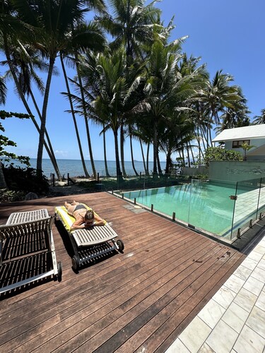 Absolute beachfront - private pool, reef and rainforest on your doorstep