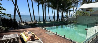 Absolute beachfront - private pool, reef and rainforest on your doorstep