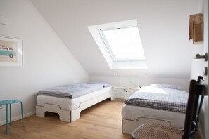 2 habitaciones, tabla de planchar con plancha, wifi y ropa de cama 